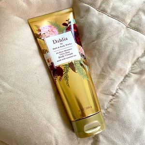 Bath and Body Works Dahlia body cream 8oz New
